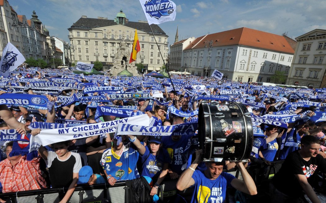 Oslavy obhájeného titulu si užívalo celé Brno, fanoušci zaplnili Zelný trh