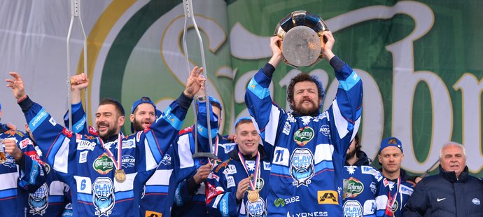 Velkolepá oslava titulu hokejistů Komety s fanoušky na brněnském náměstí