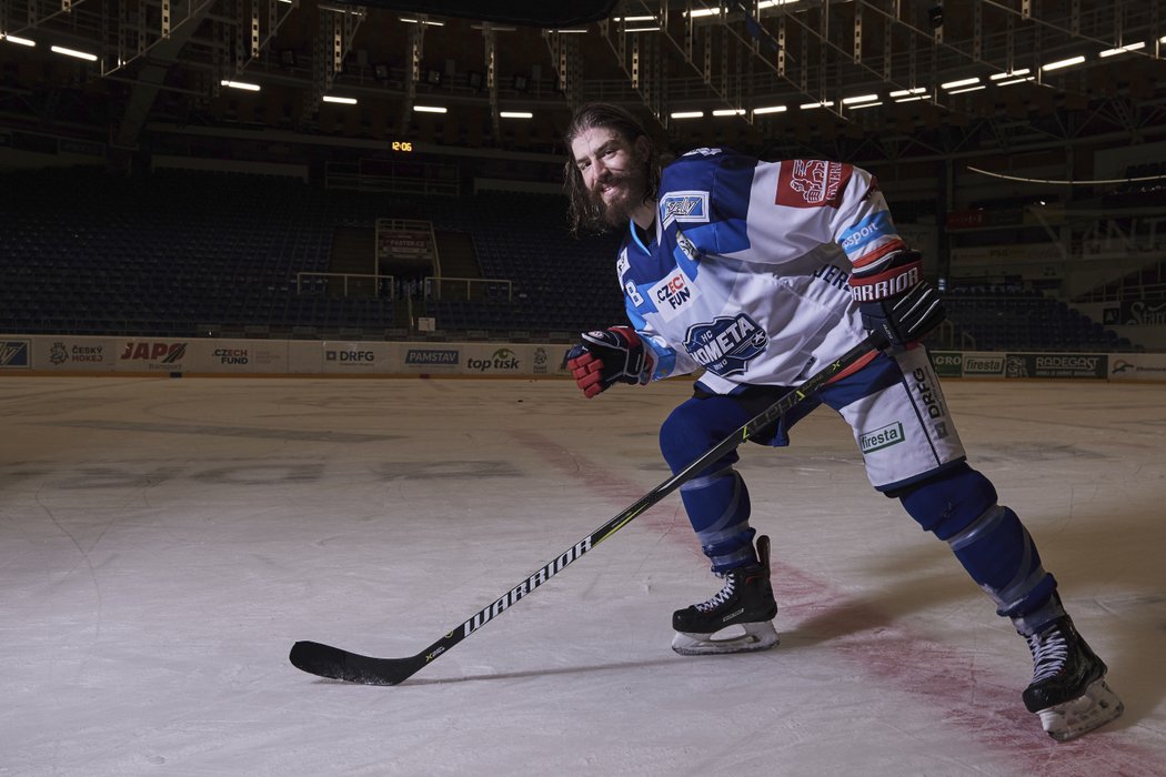 Američan Peter Mueller si podmaňuje hokejovou extraligu v Kometě