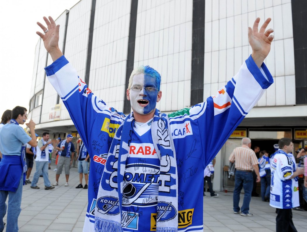 Fanoušci Komety vzali Rondo před prvním zápasem sezony proti Plzni útokem