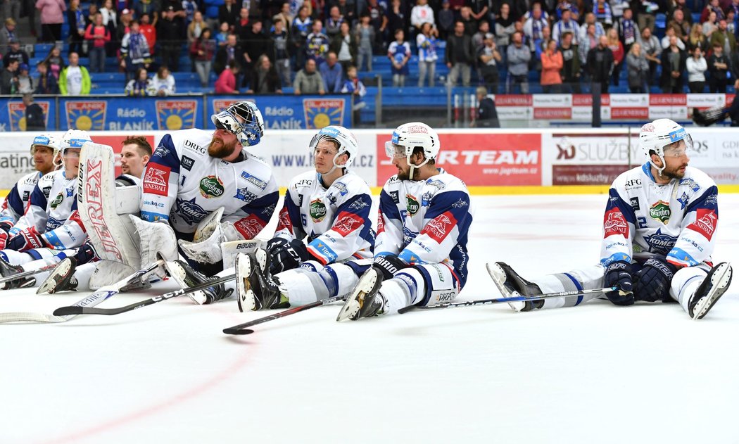 Hokejisté Komety děkují fanouškům za podporu v pátém utkání s Plzní