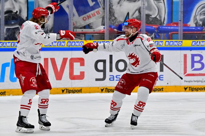 Kometa - Třinec 3:4p. Obrat Ocelářů! Smazali dvoubrankovou ztrátu, rozhodl Adámek Kometa - Třinec 3:4p. Obrat Ocelářů! Smazali dvoubrankovou ztrátu, rozhodl Adámek