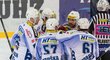 Hokejisté Komety se radují z prvního gólu v zápase proti Třinci
