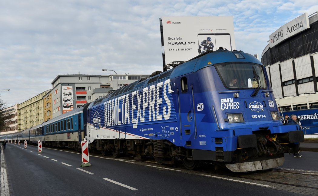 Do Prahy vlakem! Hokejisté a fanoušci brněnské Komety vyrazili na zápas se Spartou speciálním vlakem