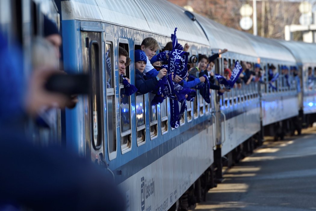 Fanoušci jedou společně s hráči speciálním vlakem na utkání se Spartou