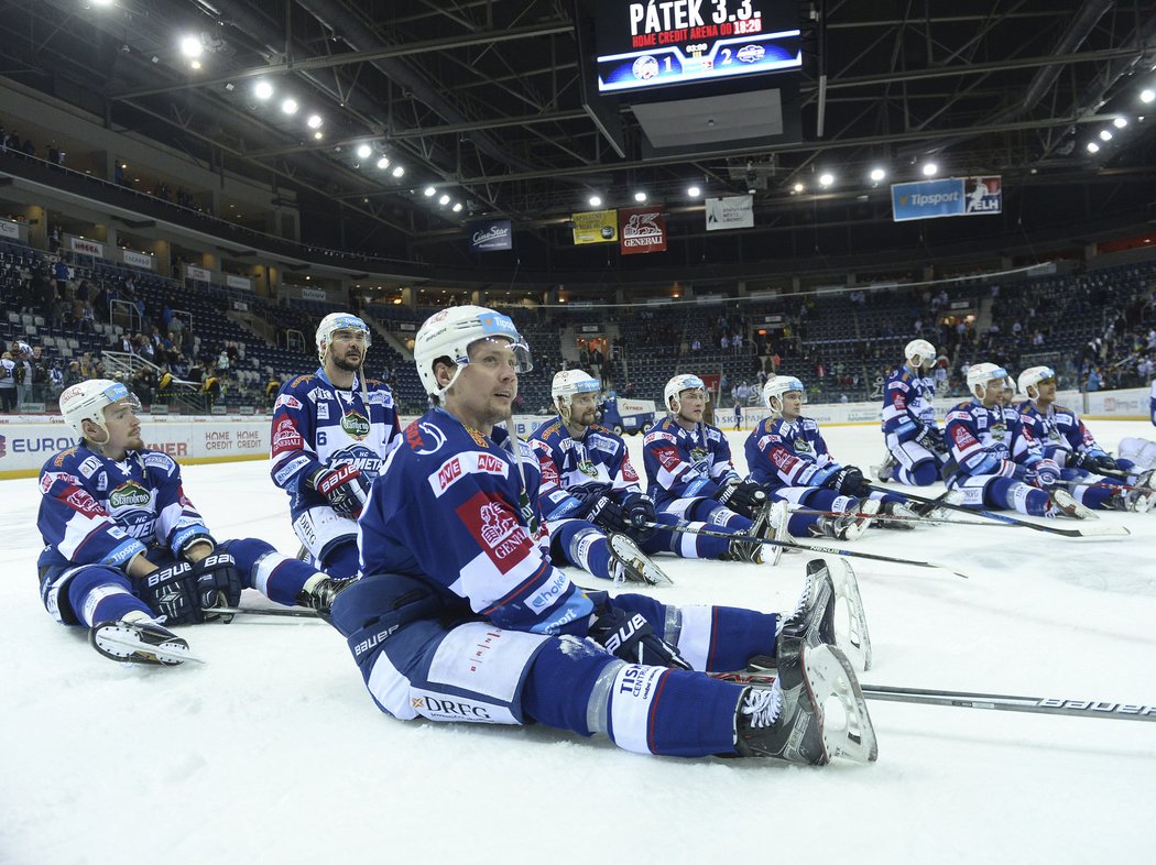 Ani v Liberci nezapomněli hráči Komety poděkovat fanouškům