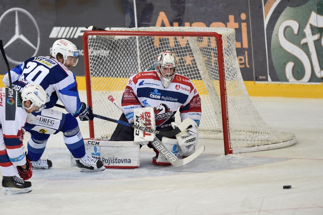 Ondřej Kacetl z Pardubice zakročuje