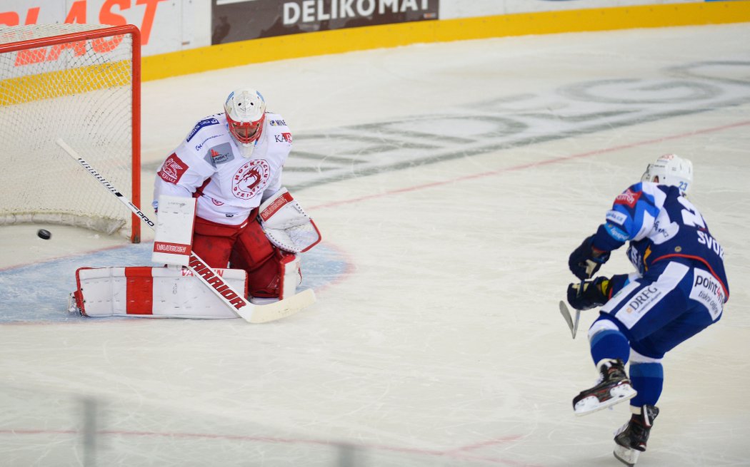 Vítězný nájezd brněnského útočníka Tomáše Svobody v duelu s Třincem