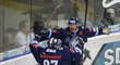 Hokejisté Liberce se radují z dalšího gólu v síti Chomutova