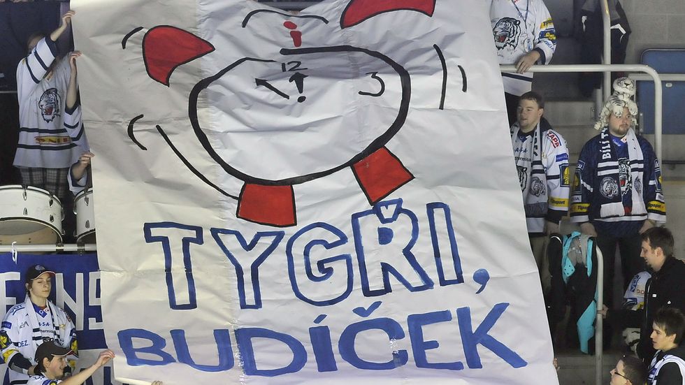 Fanoušci Liberce vyvěsili transparent "Tygři, budíček" a pomohlo to