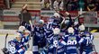 Hokejisté brněnské Komety oslavují výhru ve druhém finálovém utkání nad Libercem