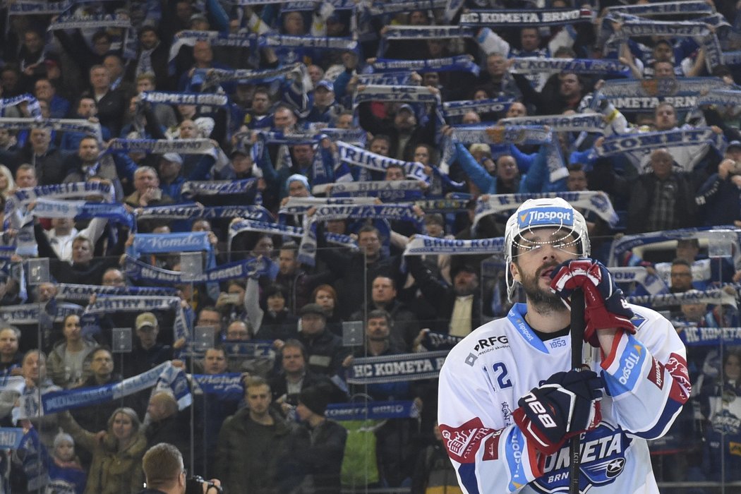 Zklamaný kapitán Brna Leoš Čermák po prohraném posledním utkání sezony.