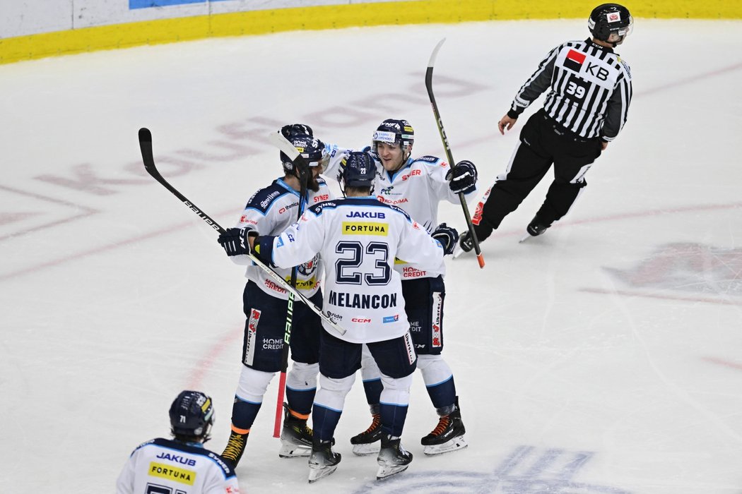 Hokejisté Liberce se radují z gólu proti Litvínovu