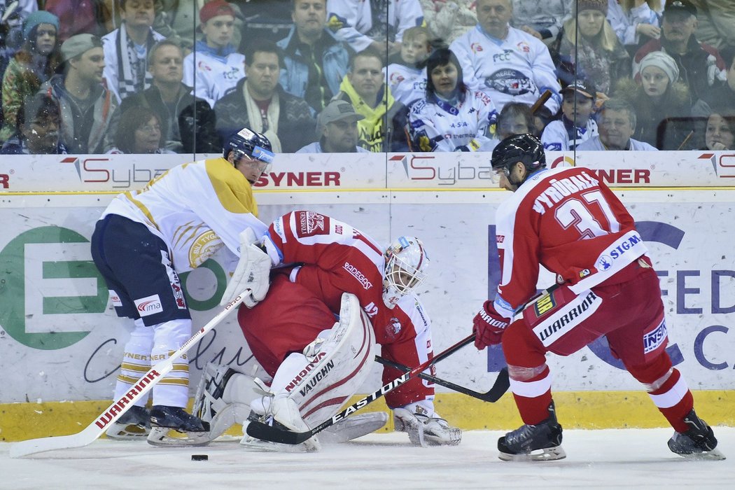 Daniel Špaček atakoval olomouckého brankáře Branislava Konráda