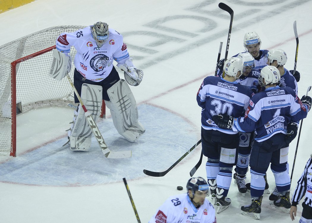 Plzeňští hokejisté si na ledě Liberce vybojovali šestý duel