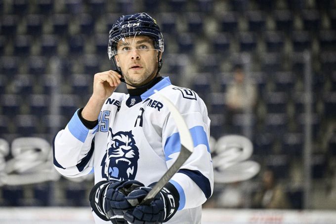 Lenc: Někdo by se měl zamyslet, proč hrajeme před Vánoci. Žádnému hráči se to nelíbí Lenc: Někdo by se měl zamyslet, proč hrajeme před Vánoci. Žádnému hráči se to nelíbí