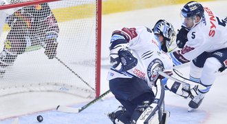 Hokejová LM: Hradec udržel šanci na postup! Liberec zachránily nájezdy