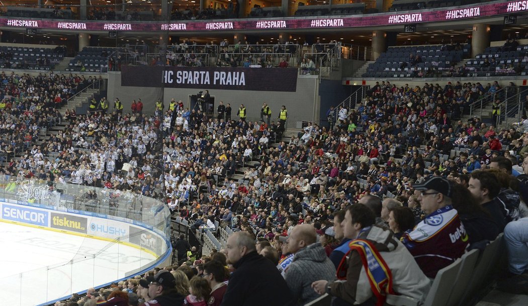 O2 Arena byla proti Liberci slušně zaplněná