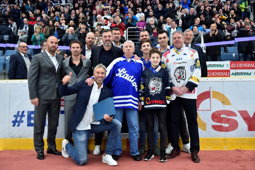 Legendární útočník Petr Nedvěd se oficiálně rozloučil s hokejovou kariérou