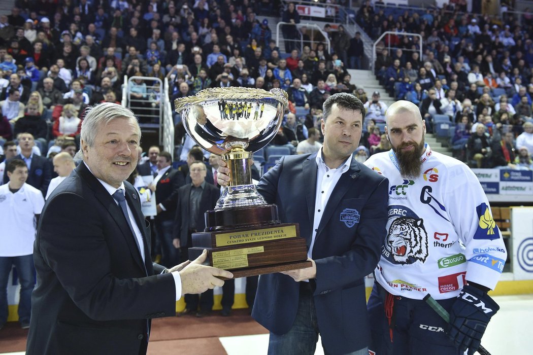 Liberec převzal trofej za vítězství v základní části hokejové extraligy