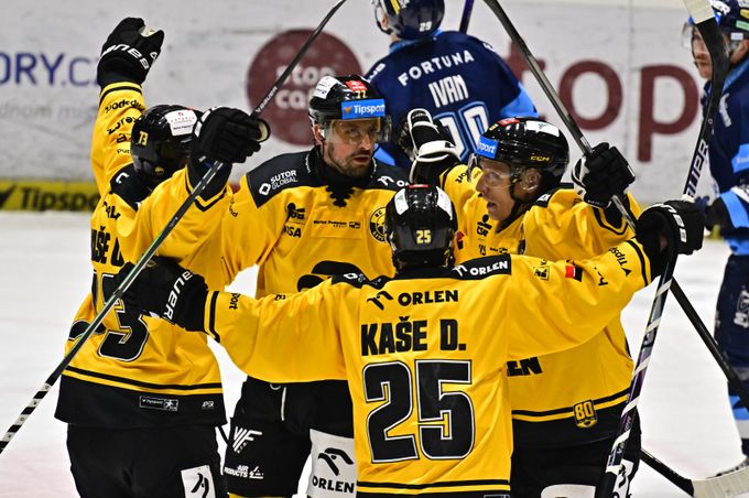 Litvínov i potřetí v sezoně porazil Liberec. Jurčíkovi kvůli bouli museli upravovat helmu Litvínov i potřetí v sezoně porazil Liberec. Jurčíkovi kvůli bouli museli upravovat helmu