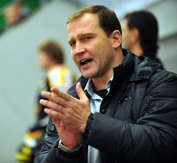 Jiří Šlégr povzbuzuje hokejisty Litvínova Jiří Šlégr povzbuzuje hokejisty Litvínova