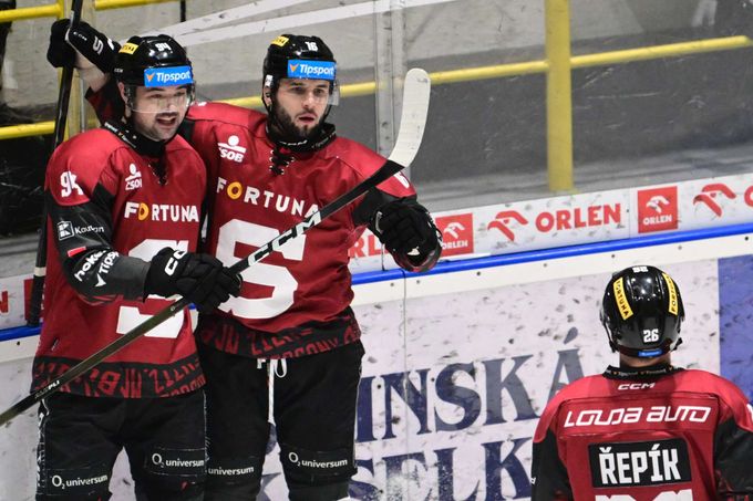 ONLINE: Sparta hájí první místo proti Vítkovicím, Pardubice hrají v Plzni ONLINE: Sparta hájí první místo proti Vítkovicím, Pardubice hrají v Plzni