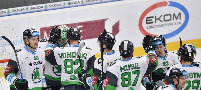 Hokejisté Mladé Boleslavi se radují z vítězství 2:1 nad Kometou Brno