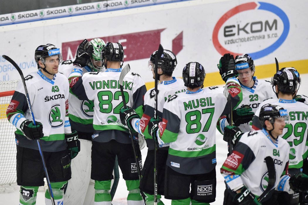 Hokejisté Mladé Boleslavi se radují z vítězství 2:1 nad Kometou Brno