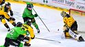 Boleslavský Dávid Gríger prověřuje litvínovského brankáře Mateje Tomka