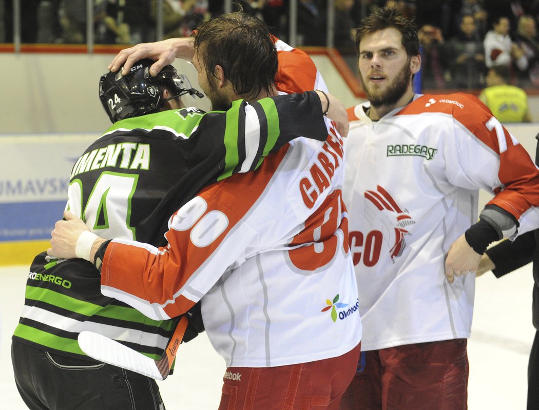 Klimenta s Cartellim si gratulují k postupu do extraligy, kam se probojovala Mladá Boleslav i Olomouc