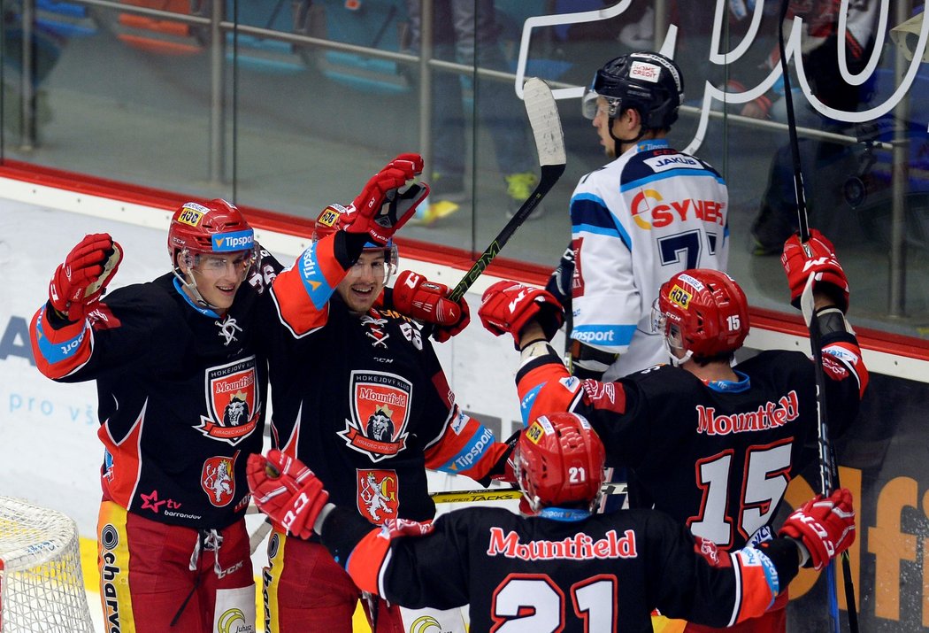 Hokejisté Mountfieldu HK slaví trefu do sítě Liberce, nakonec zvítězili 3:1