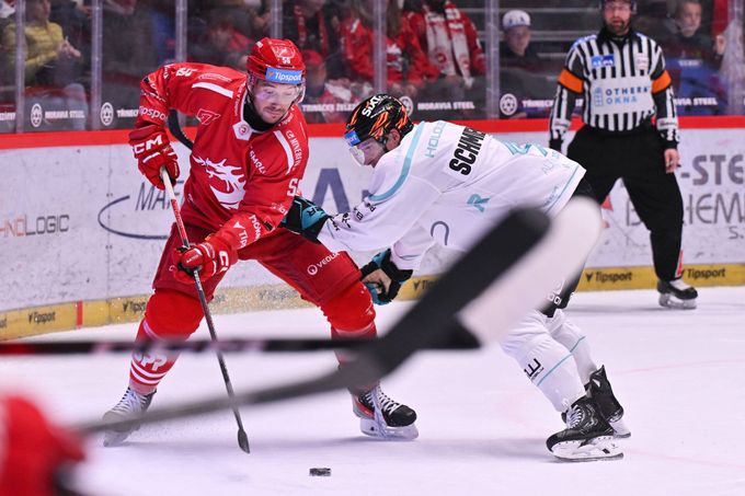 ONLINE: extraliga v netradičním čase, Třinec hraje proti Varům. Odpoledne derby ONLINE: extraliga v netradičním čase, Třinec hraje proti Varům. Odpoledne derby