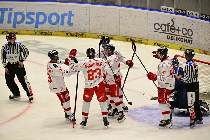 ONLINE: Šlágr 5. kola se hraje v Brně. Třinec hájí neporazitelnost, Kladno - Olomouc 0:1 ONLINE: Šlágr 5. kola se hraje v Brně. Třinec hájí neporazitelnost, Kladno - Olomouc 0:1