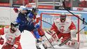 Hynek Zohorna z Komety Brno v souboji v utkání proti Olomouci