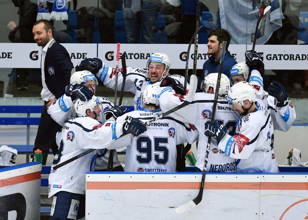 Plzeň slaví postup do semifinále extraligy.