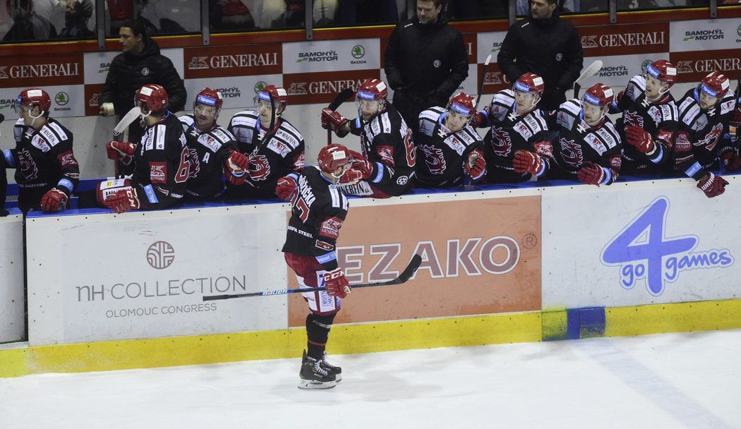 Martin Růžička se raduje ze vstřelené branky v utkání s Olomoucí