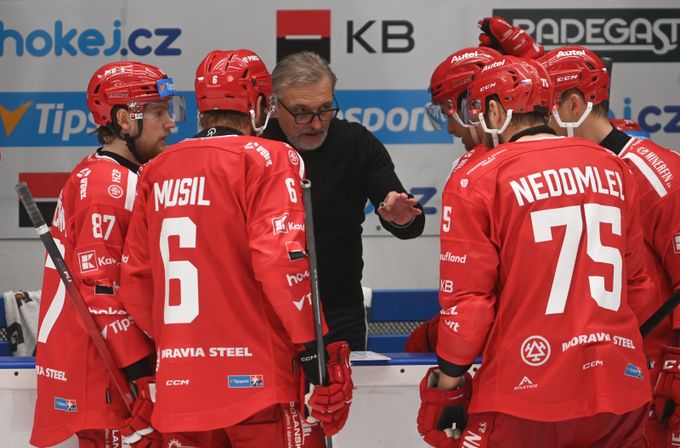 ONLINE: Plzeň - Třinec 0:1. Trefil se Hudáček. Sparta s Litvínovem, Jágr proti Motoru ONLINE: Plzeň - Třinec 0:1. Trefil se Hudáček. Sparta s Litvínovem, Jágr proti Motoru
