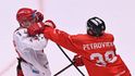 Olomoucký Rayen Petrovický v šarvátce s Matějem Kubiesou z Třince