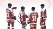 Olomoučtí hokejisté vzájemně komunikují během utkání prvního předkola proti Zlínu