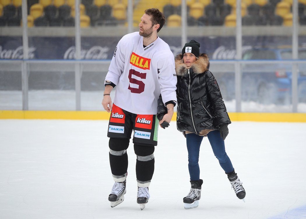   Vladimír Růžička na ledě s manželkou