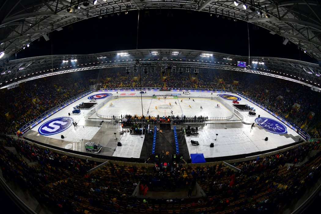 Stadion v Drážďanech těsně před zahájením utkání pod širým nebem mezi Spartou a Litvínovem