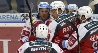 VIDEO: Pardubice mají první body, Třinec dál v čele tabulky