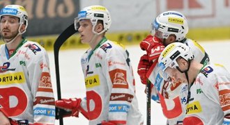 SESTŘIHY: Pardubice přišly o vítěznou sérii! Kladno padlo, Sparta - Třinec 1:0