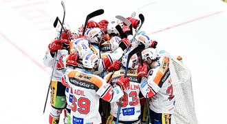 Pardubice – Hradec 3:2. Postup trefil Mandát, Dynamo je v semifinále