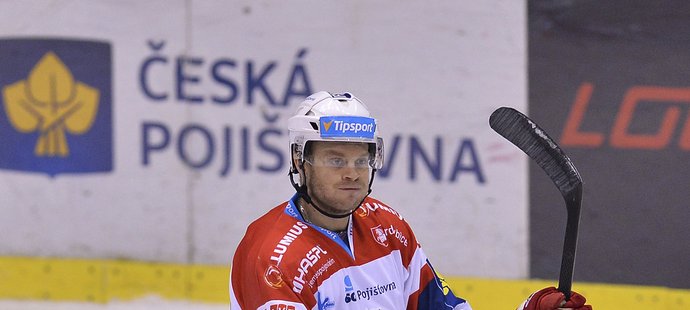 Tyler Redenbach se raduje z gólu do sítě Karlových Varů