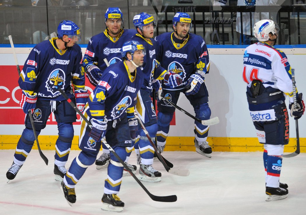 Kompletní NHL-komando se raduje z druhého gólu, zleva Tomáš Kaberle, Marek Židlický, Jaromír Jágr, Jiří Tlustý a Tomáš Plekanec