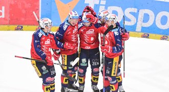 Pardubice opět skolily mistra, Sparta má bod navíc z Liberce. Kladno - Třinec 1:3 Pardubice opět skolily mistra, Sparta má bod navíc z Liberce. Kladno - Třinec 1:3