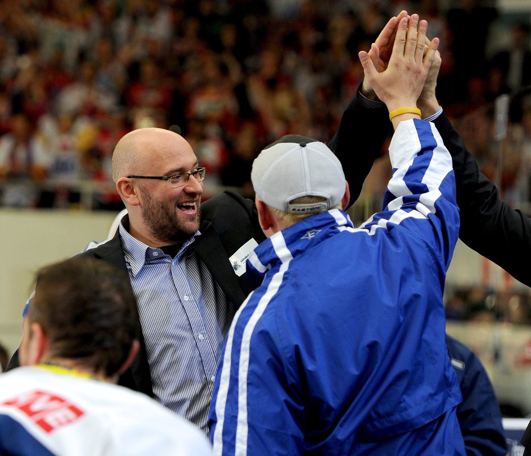 Pavel Hynek se raduje, Pardubice dovedl k titulu