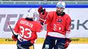 Robert Kousal a Jan Košťálek slaví gól Pardubic